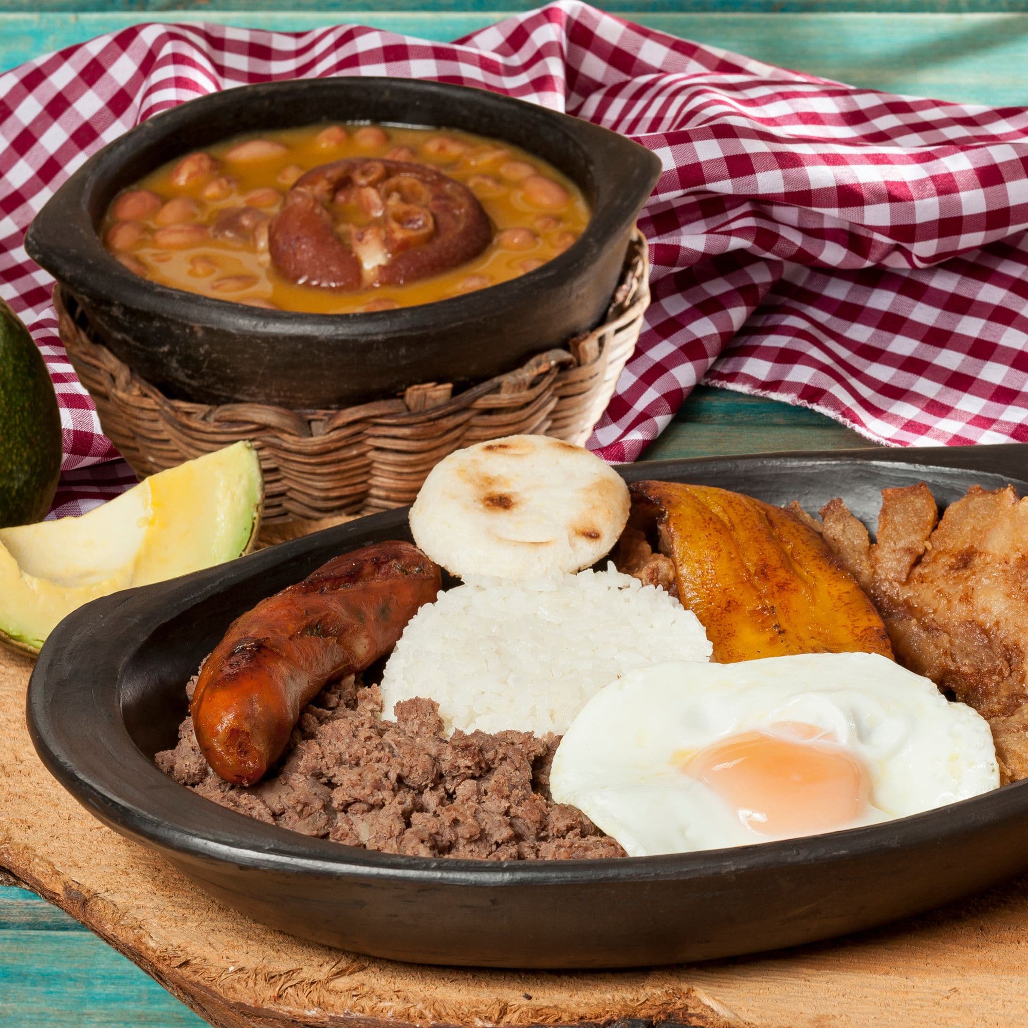 Bandeja paisa, plato típico de la gastronomía antioqueña
