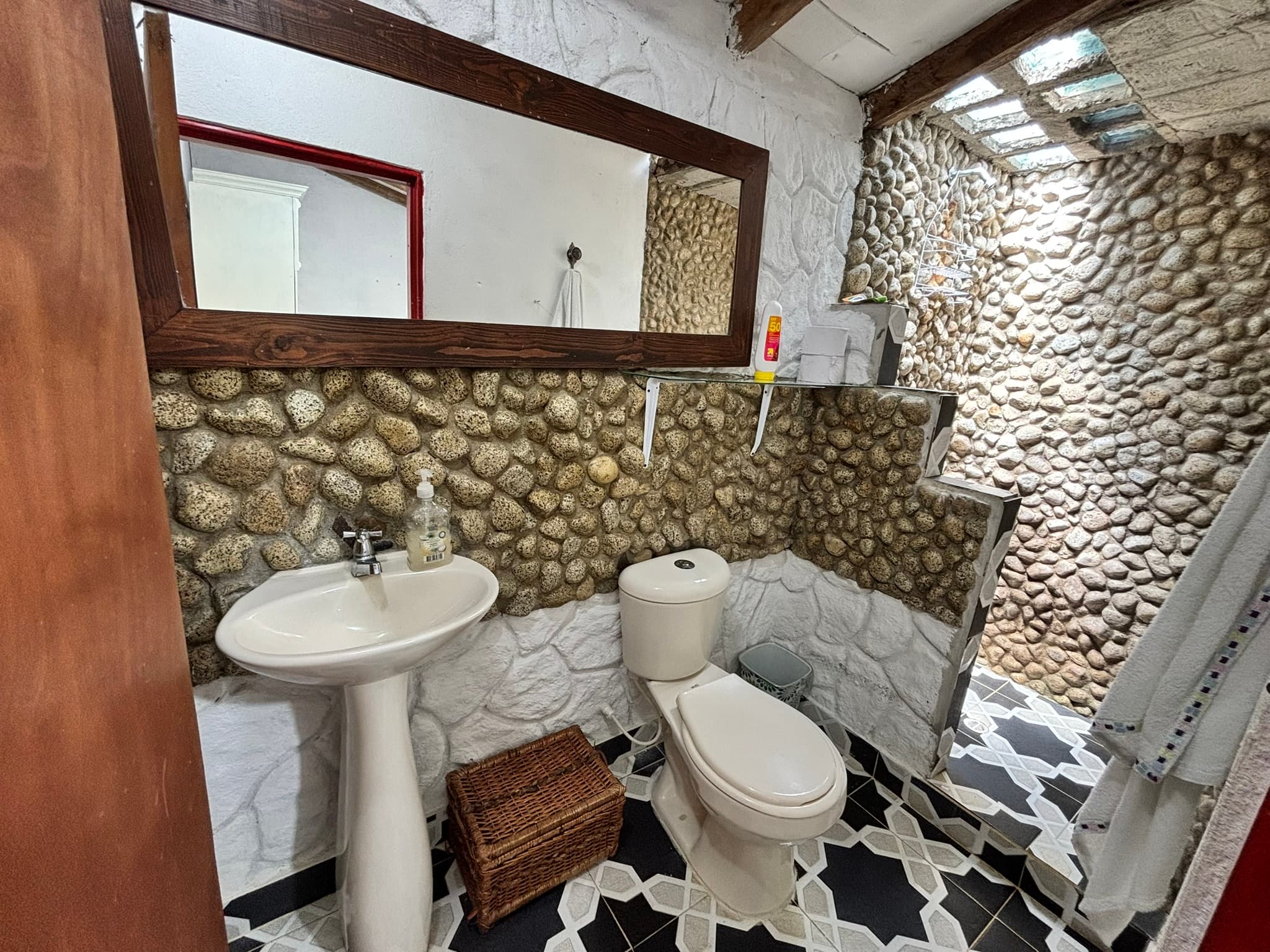Segundo baño de habitación en Finca Tarso
