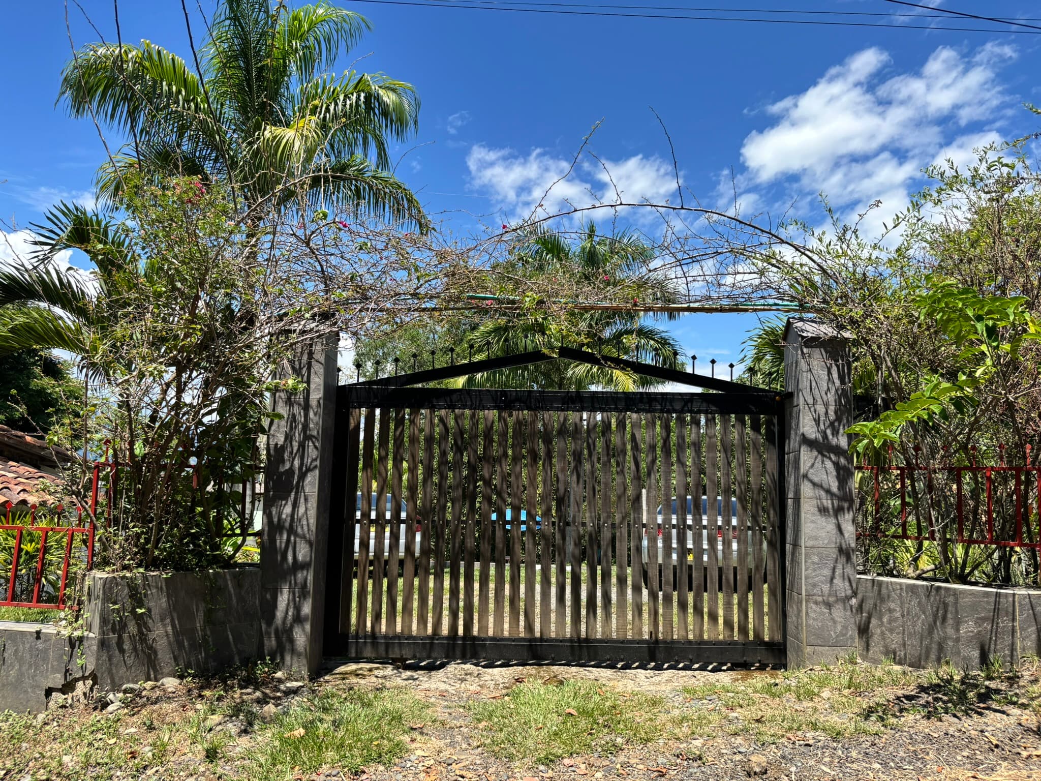 Ingreso vehicular a Finca Tarso
