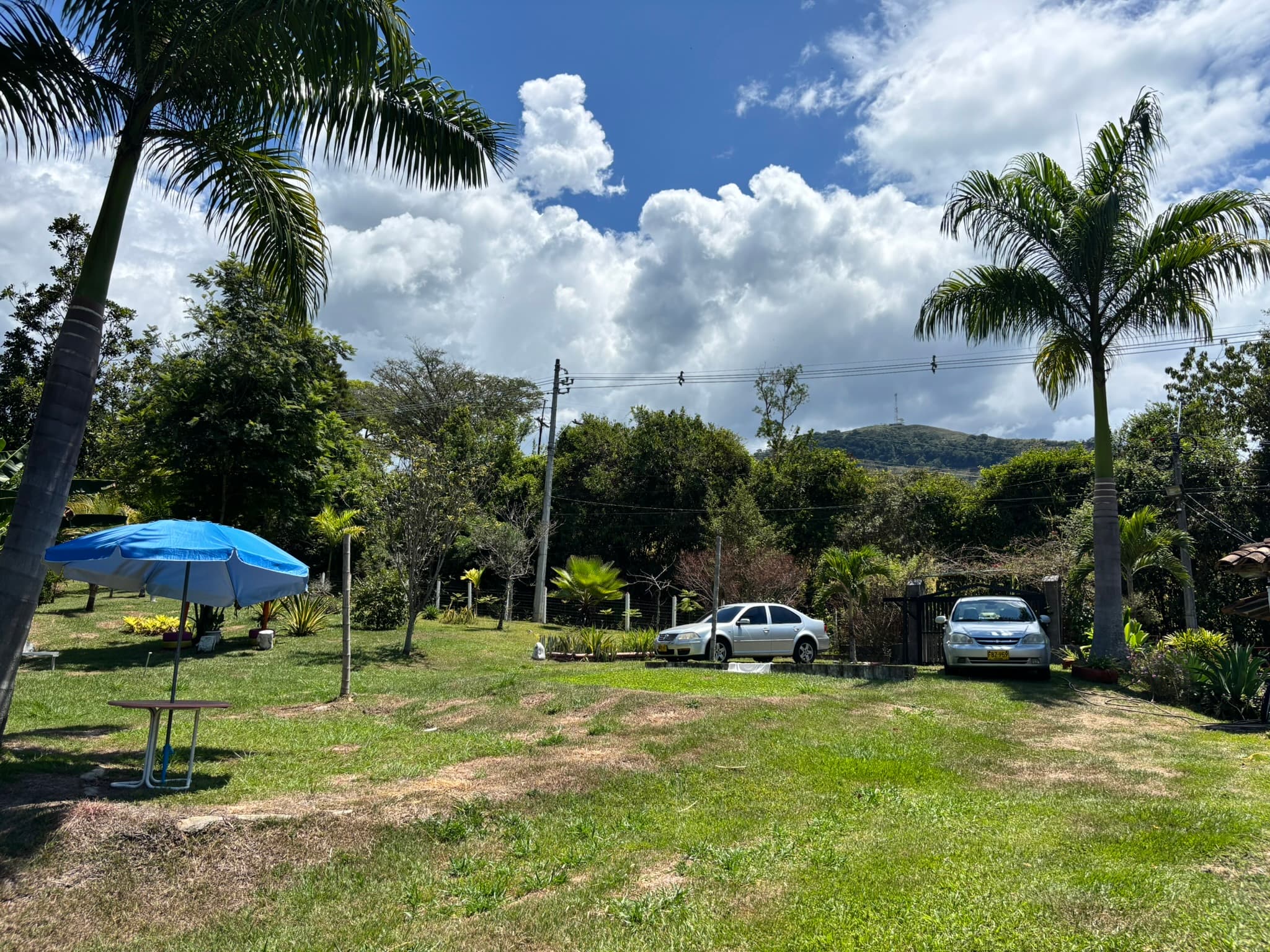 Zona de parqueadero en Finca Tarso