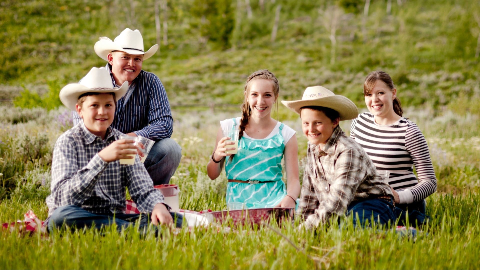 Familia disfrutando un momento al aire libre